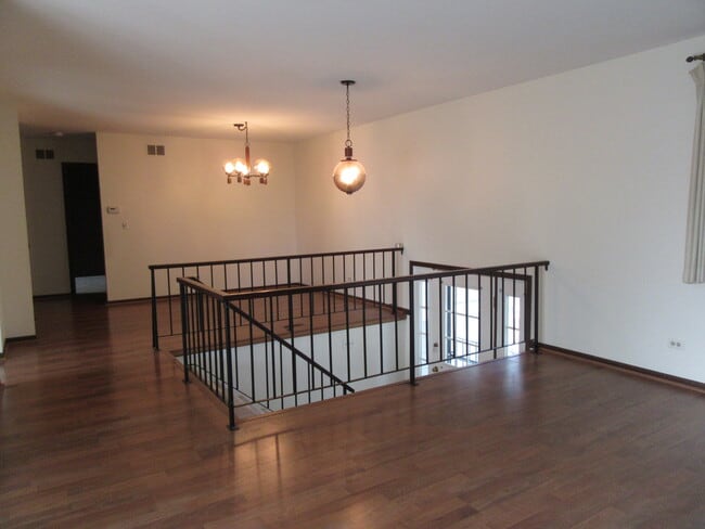 Building Photo - 651 Buckthorn Ter