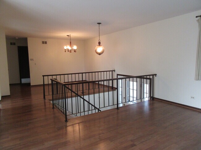 Foto del edificio - 651 Buckthorn Ter