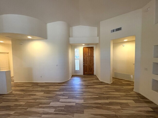 Building Photo - Loma Alta Estates Vail School District