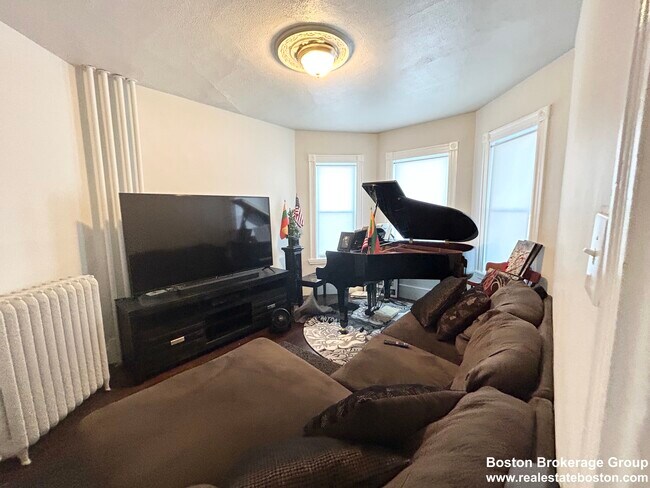 Foto del edificio - 151 E Cottage St