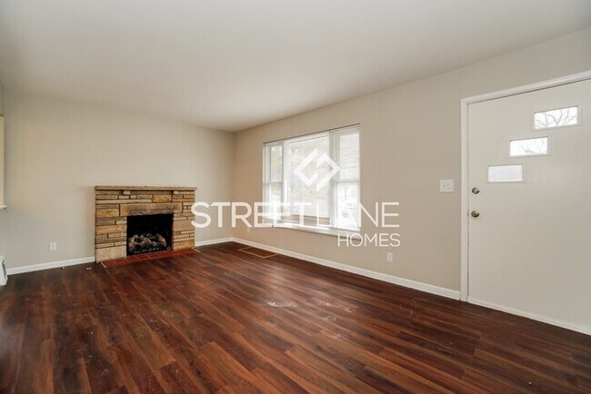 Building Photo - REDUCED! - $500 off first month’s rent if ...