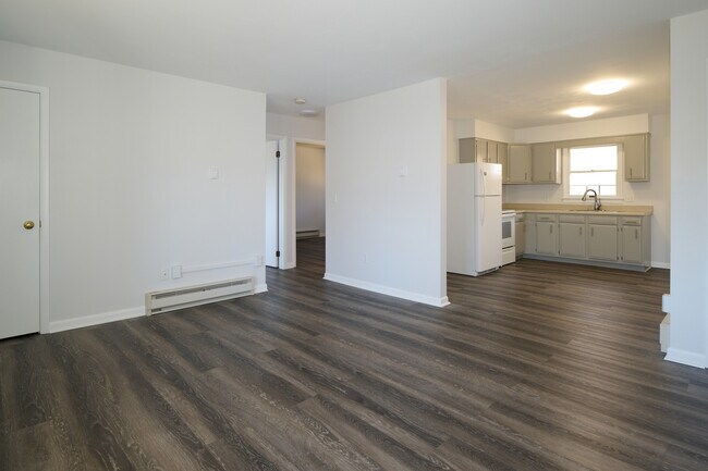 Foto del edificio - 327 Strouse Ave