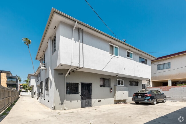 Foto del edificio - 1224 N Mansfield Ave