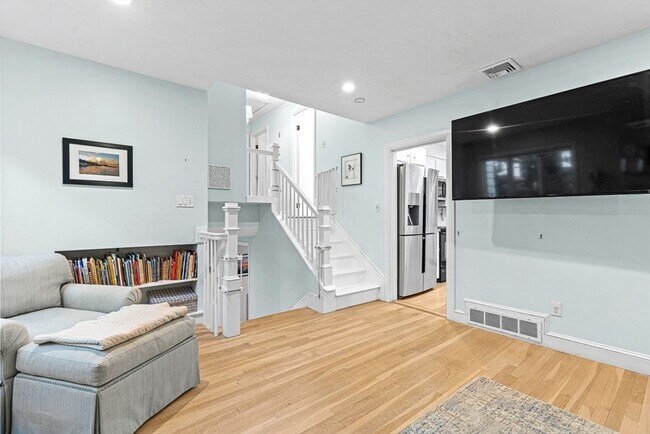 Building Photo - 44 Rowena Rd