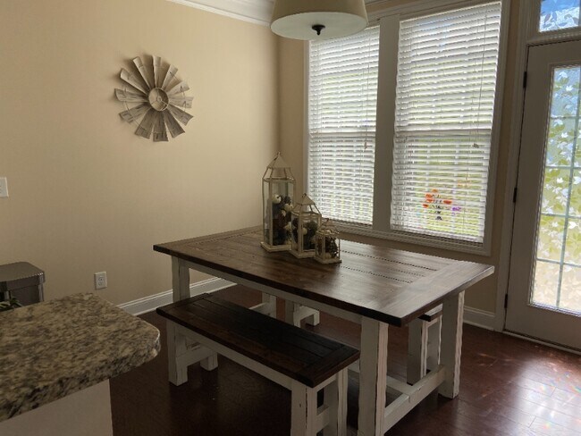 Foto del edificio - 9610 Camberley Ave NW