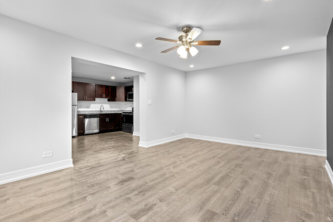 Building Photo - 6029 N Winthrop Ave