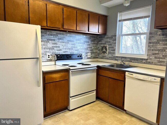 Foto del edificio - 333 Lacey Ave