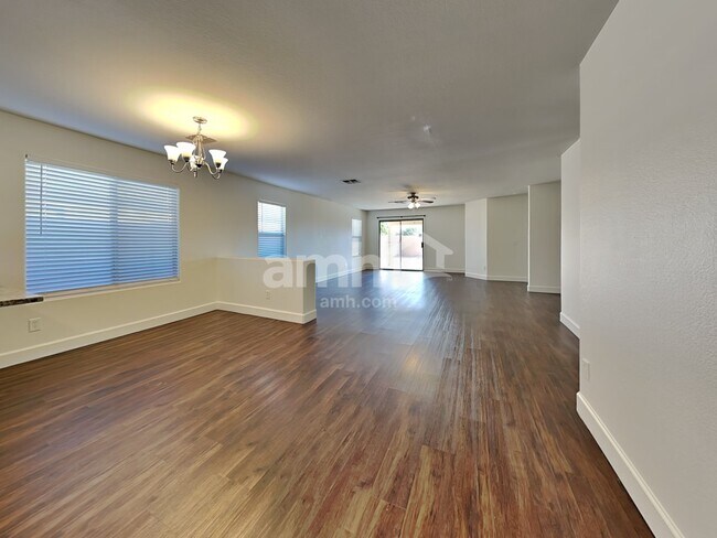 Foto del edificio - 12577 W Amelia Ave