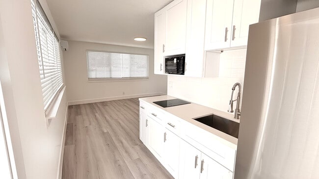 Building Photo - 721 N 68th Way