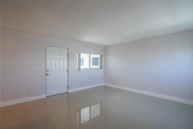 Building Photo - 1986 Biarritz Dr