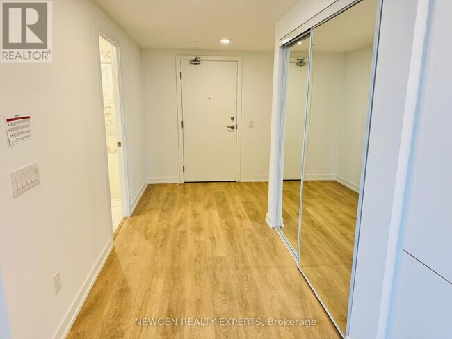 Photo du bâtiment - 1100 Sheppard Ave W