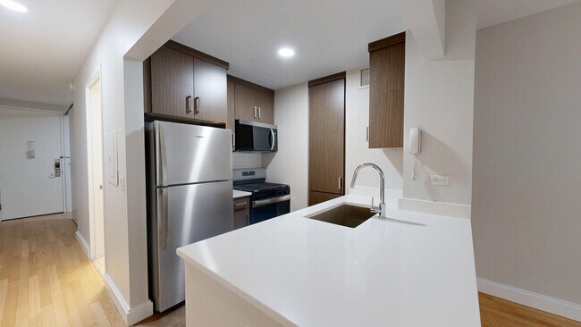 Interior Photo - 10 Hanover Square