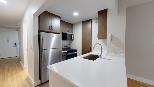 Interior Photo - 10 Hanover Square