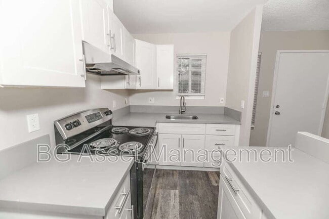 Building Photo - 104 Avian Dr