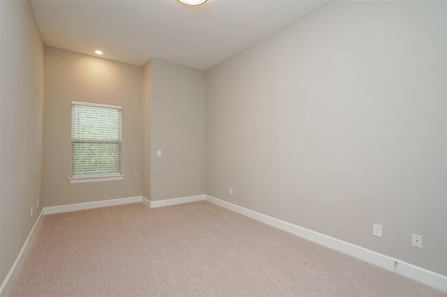 Foto del edificio - 5117 Royal Heath Dr