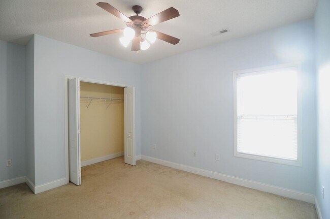 Foto del edificio - 5016 Liberty Park Cir SE