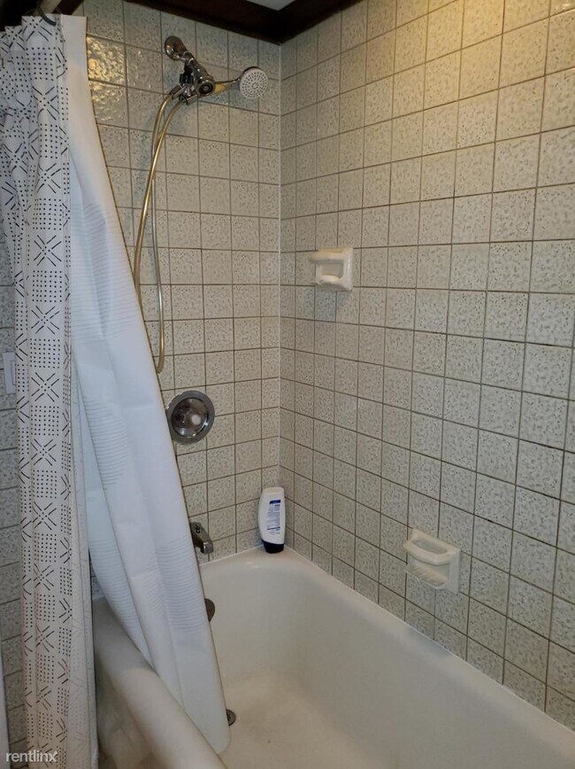 Foto del edificio - 3 br, 2 bath House - 72A Franklin Ave