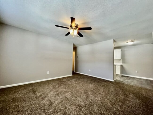 Building Photo - 711 Melody Ln