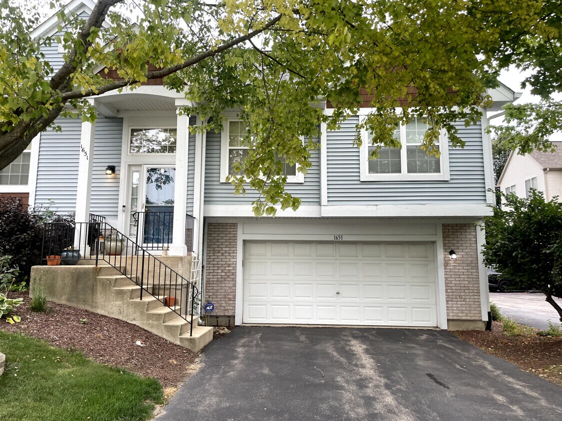 Primary Photo - 1651 Apple Tree Ln
