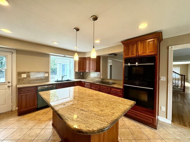 Building Photo - Charming Bellevue Craftsman on Spacious Lo...