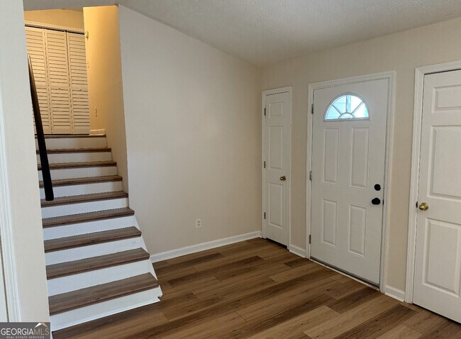 Foto del edificio - 407 Leslie Ct
