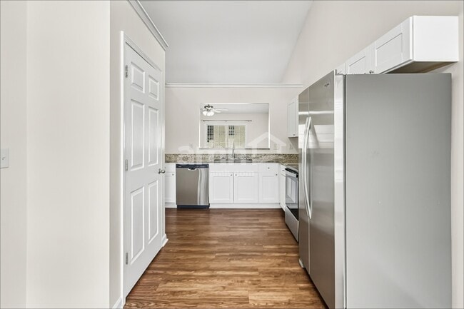 Building Photo - 219 Bellport Dr