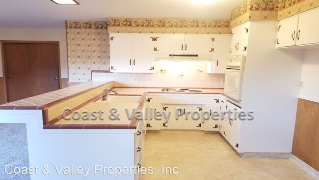 Building Photo - 3 br, 2 bath House - 733 Lemos Ave.