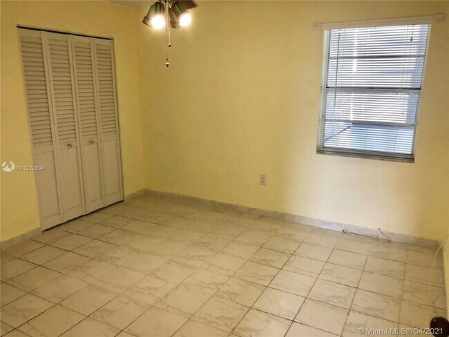 Foto del edificio - 2496 SW 17th Ave