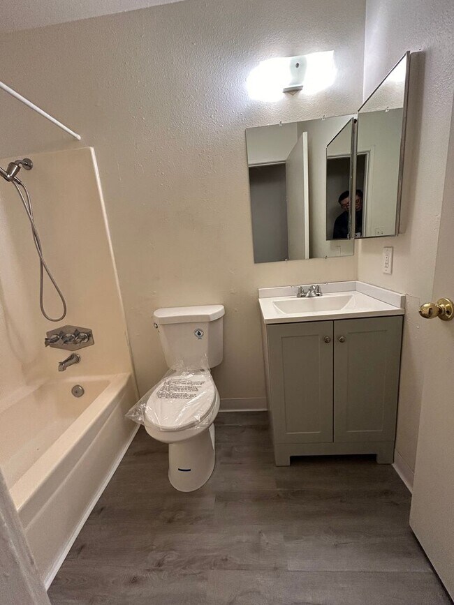 Foto del edificio - ADORABLE Rosemont 4/2!!!  PLEASE READ ENTI...