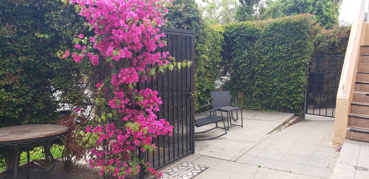 Primary Photo - 1423 S Beverly Dr