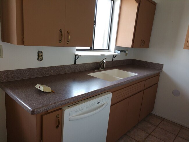Building Photo - Cozy Holbrook Home