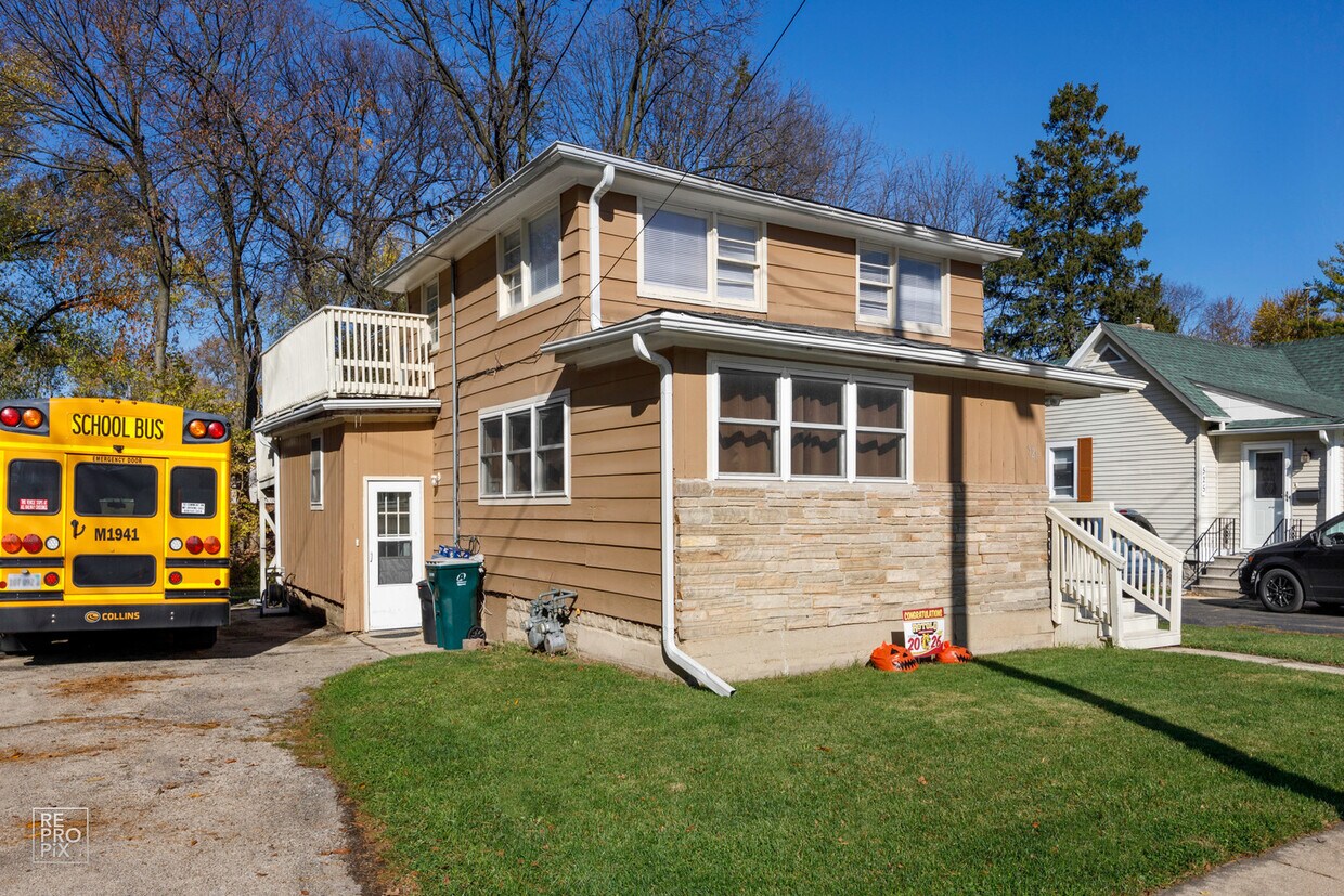 521 E Wilson St Unit A, Batavia, IL 60510 Condo for Rent in Batavia