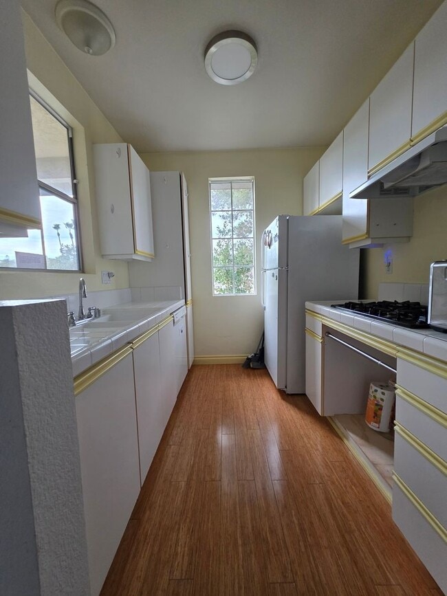 Building Photo - 10854 Sabre Hill Dr