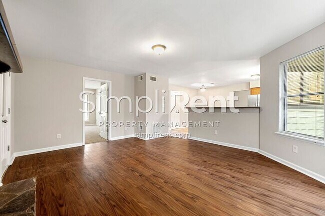 Foto del edificio - RENOVATED 4BED/3BATH! *1st month's rent Fr...