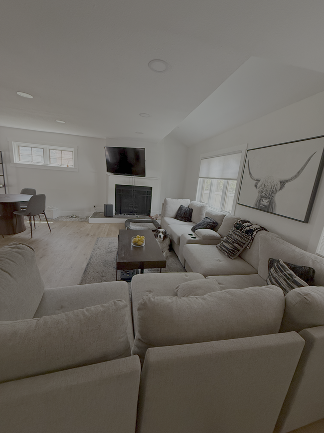living room - 4626 MacArthur Ln