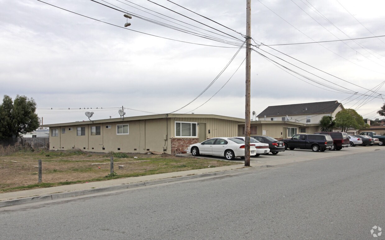 Foto del edificio - 1119-1129 Clementina Ave