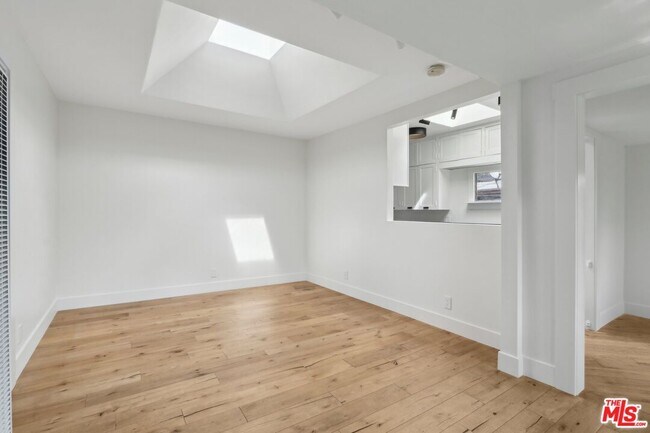 Building Photo - 2747 Denby Ave