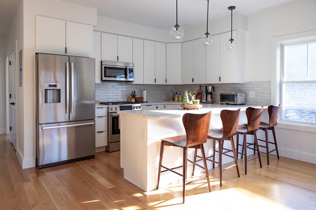 Building Photo - 87 Madison Ave