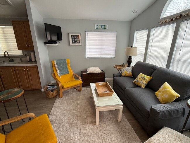 Building Photo - Charming Bungalow by the Beach in Leucadia!