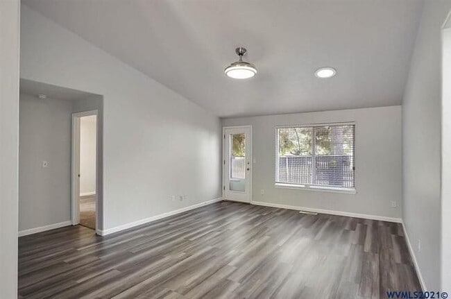 Building Photo - 1052 Ginger Ave SE