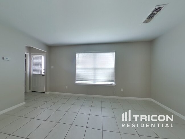Building Photo - 904 American Monarch Dr