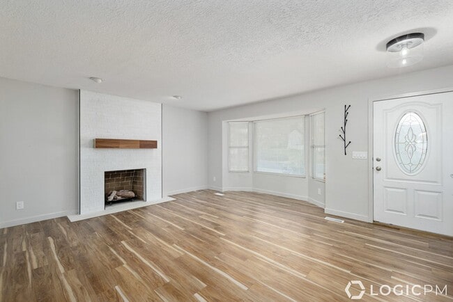 Building Photo - 10328 Countrywood Dr