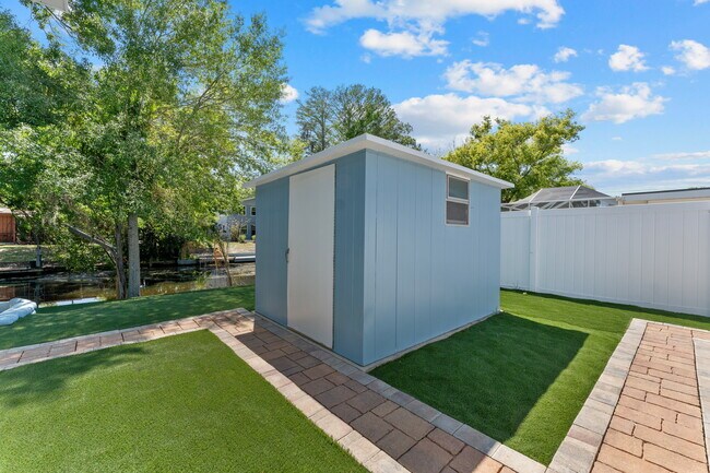 Trasera izquierda - 3100 Mildred Dr