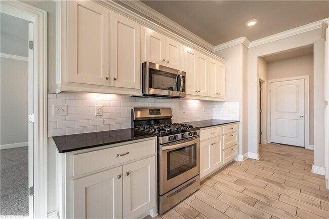 Building Photo - 511 Piper Ln