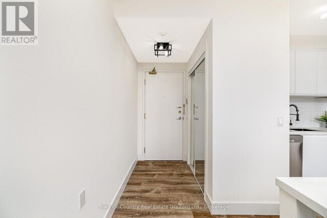 Photo du bâtiment - 200 Burnhamthorpe Rd E