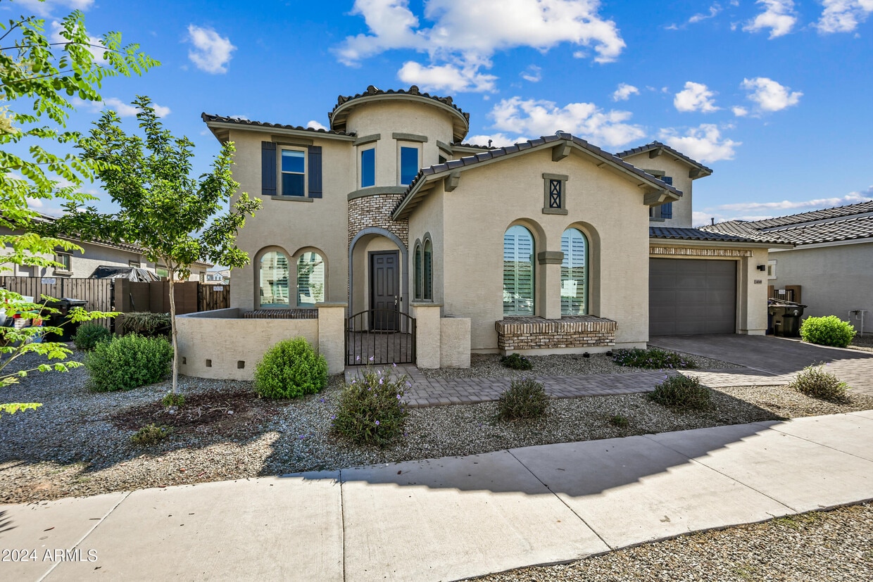 14049 W Desert Hollow Dr, Surprise, AZ 85387 House Rental in Surprise