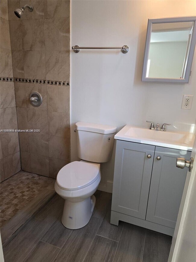 Foto del edificio - 1245 NE 110th Terrace