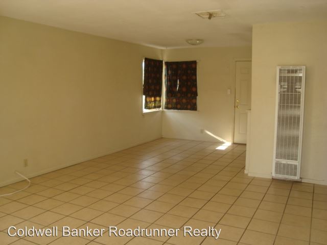 Building Photo - 73404-73406 Sun Valley Dr