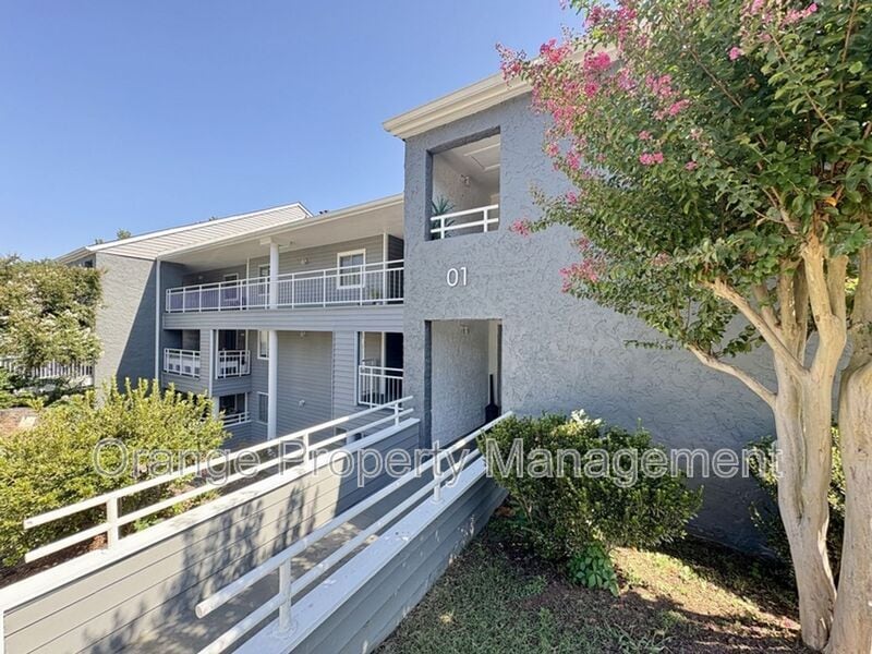 Primary Photo - 103 Northlake Dr