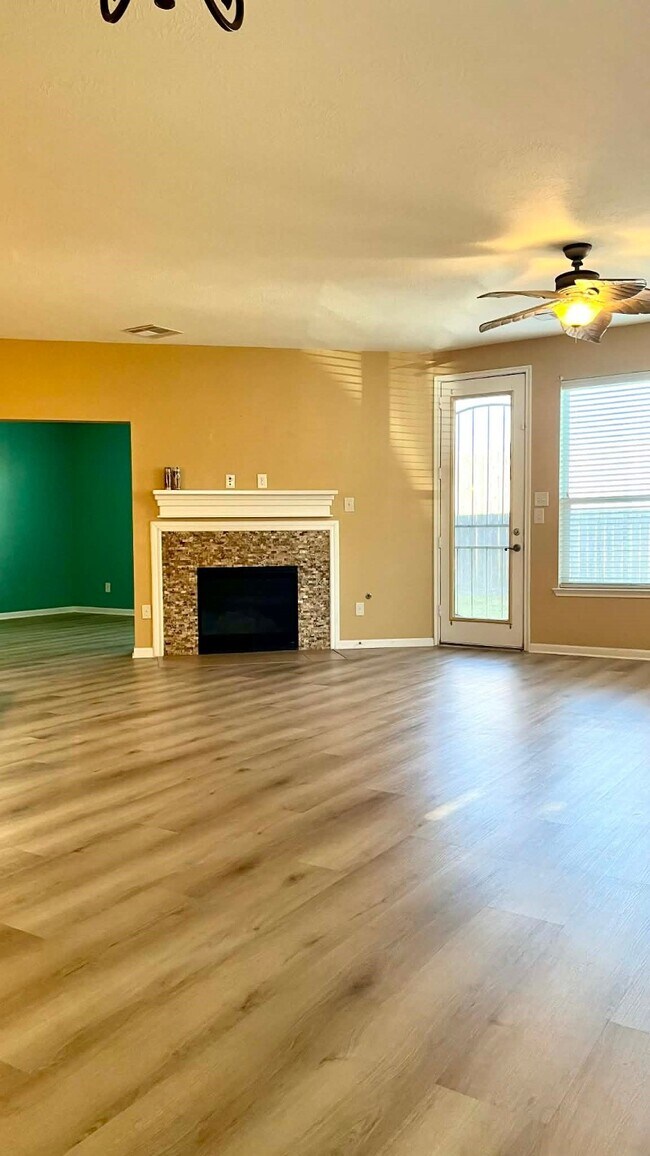 Building Photo - 4814 Mint Trails